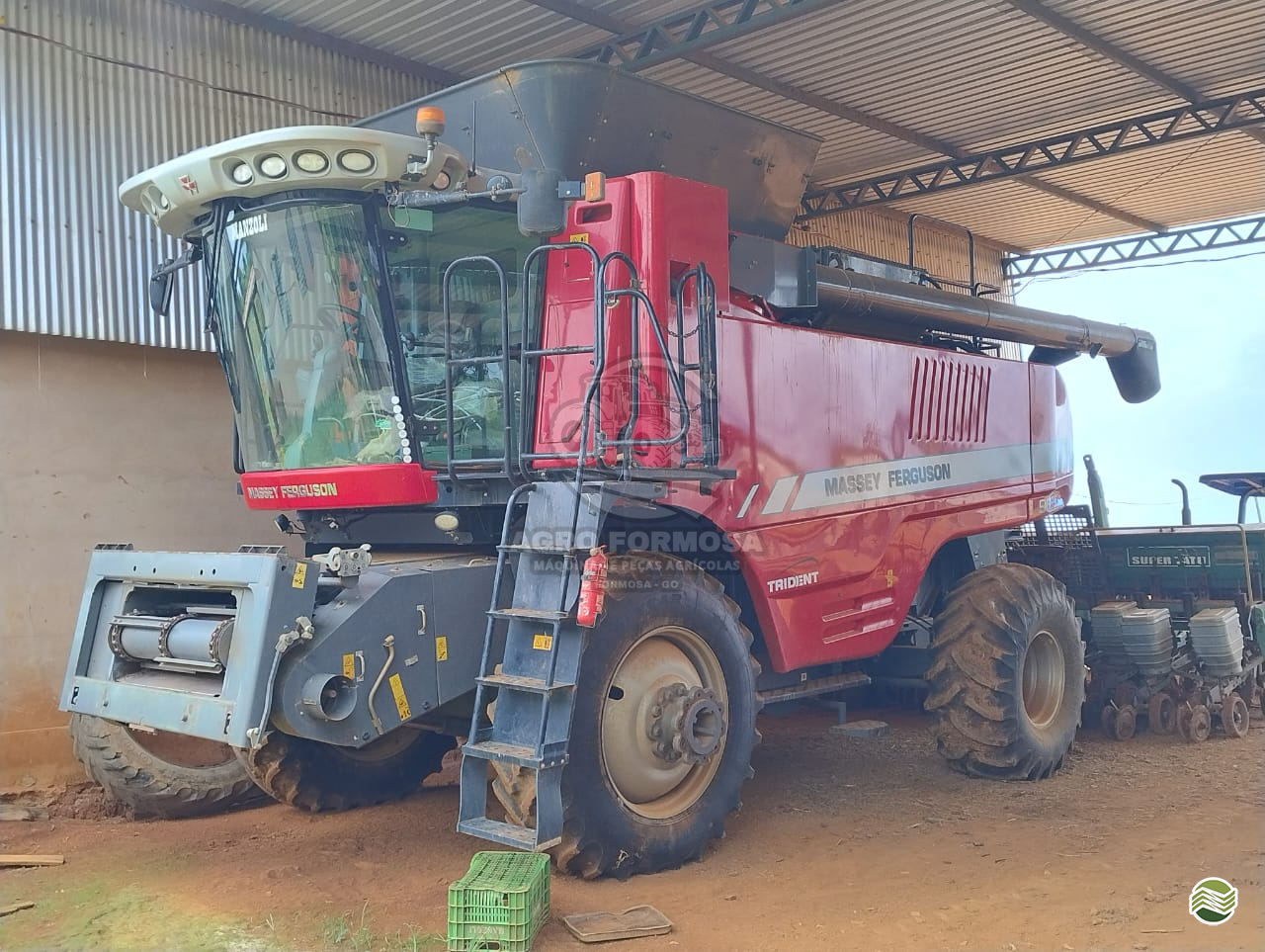 COLHEITADEIRA MASSEY FERGUSON MF 9695 Agro Formosa Máquinas e Peças Agrícolas FORMOSA GOIAS GO